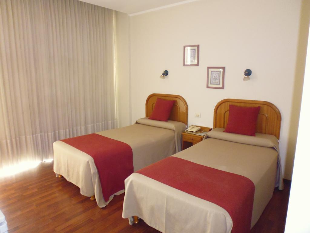 Hôtel Victoria Plaza à Salta Extérieur photo