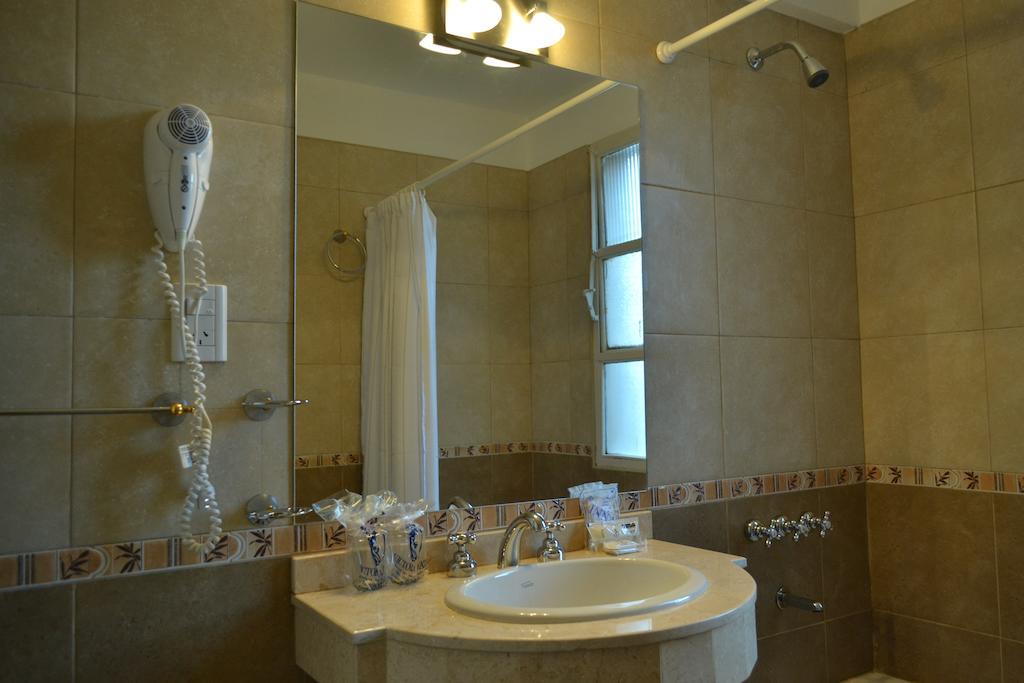 Hôtel Victoria Plaza à Salta Extérieur photo